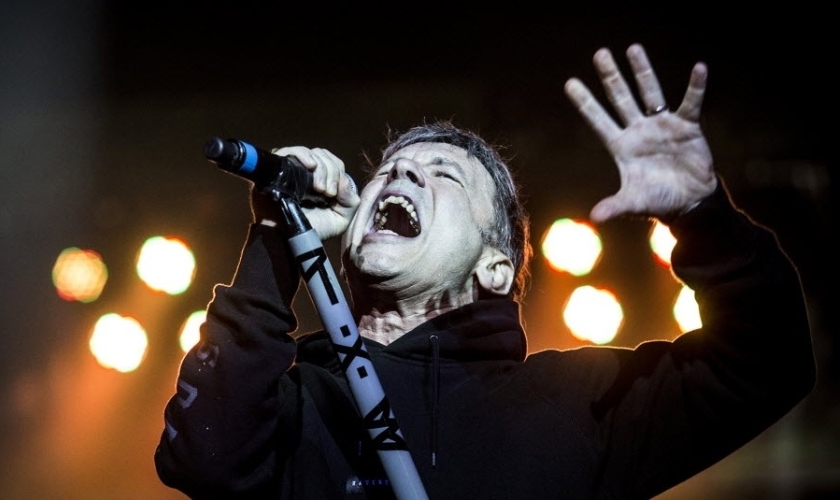 Bruce Dickson se apresenta com sua banda Iron Maiden, para cerca de 41 mil pessoas em São Paulo. (Foto: Lucas Lima / UOL)