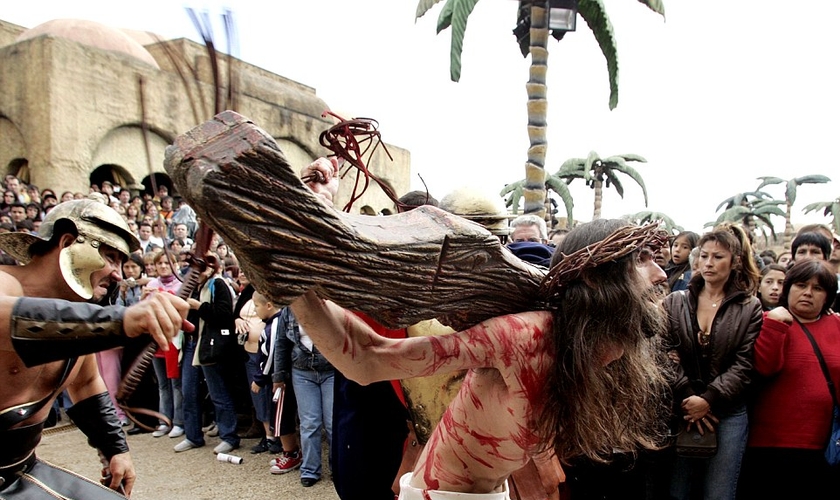 o parque apresenta 37 simulações diferentes, incluindo uma encenação ao vivo da crucificação. (Foto: Reuters)
