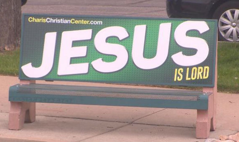 Por usar o nome de Jesus, a campanha publicitária de evangelismo foi censurada pela companhia de trânsito de Colorado Springs. (Foto: Reprodução/Lawson Perdue)
