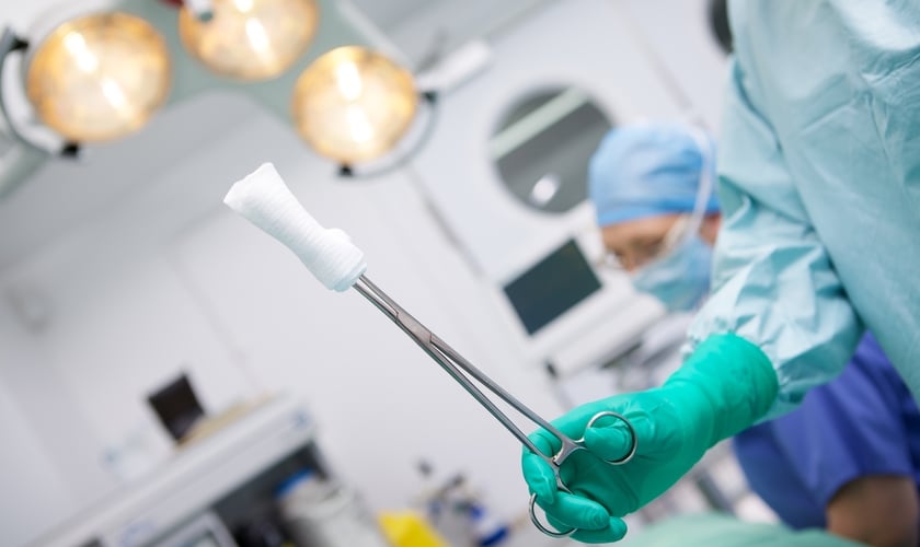 Após a experiência, Gerry passou a compartilhar o amor de Jesus à todos os pacientes. (Foto: Shutterstock)