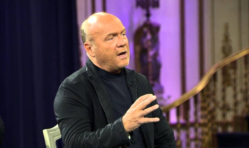 Pastor Greg Laurie é líder da Igreja Harvest Fellowship. (Imagem: Youtube)