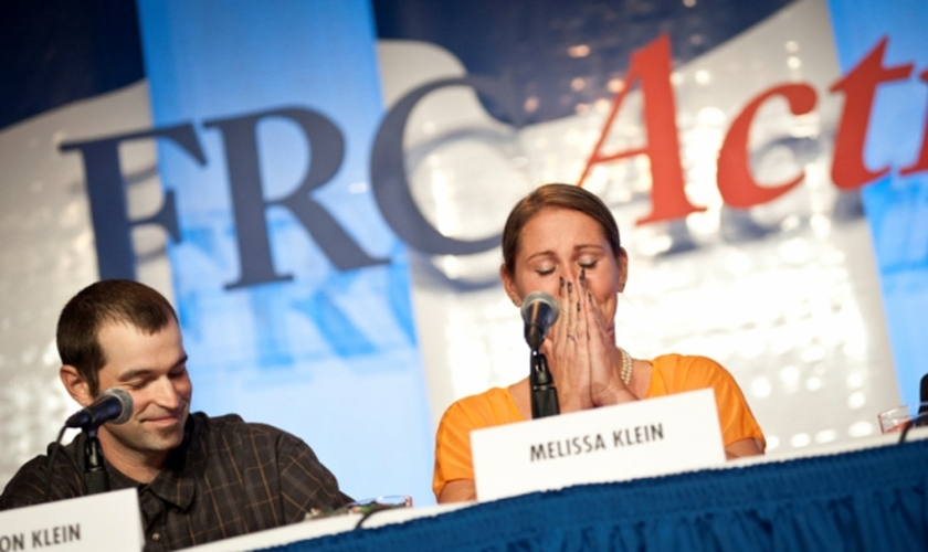 Aaron e Melissa Klein em entrevista coletiva. (Foto: Family Research Council/Carrie Russell)