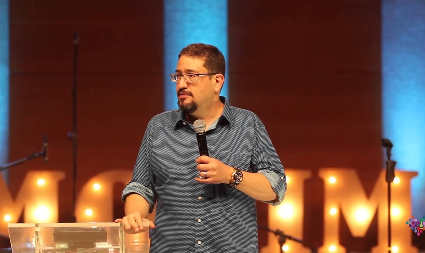 Luciano Subirá explica que ao nos sujeitarmos a Deus temos poder contra o inimigo. (Foto: Reprodução).
