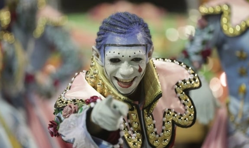 Escola de Samba Estação Primeira de Mangueira homenageou orixás e santos em seu desfile. (Foto: G1)