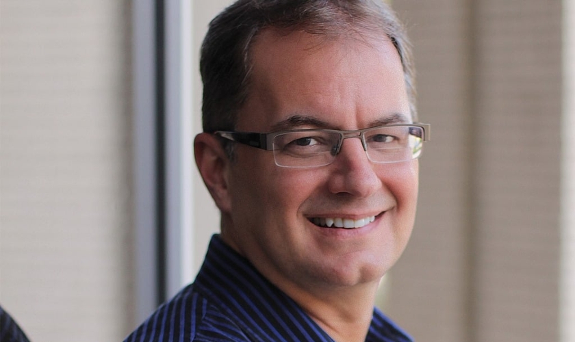 J. Lee Grady dirige uma organização cristã que leva Jesus para mulheres e meninas que sofrem abuso. (Foto: Reprodução).