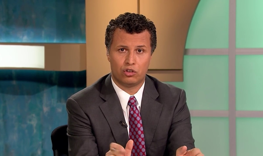 Irmão Rachid é atualmente autor apresentador de um programa árabe chamado "Daring Questions" ("Questões Desafiadoras). (Imagem: Youtube)