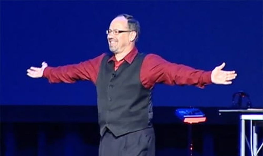 Bert Farias, fundador do Ministério Fogo Santo, nos Estados Unidos.