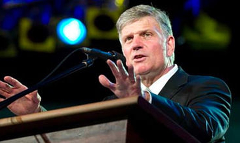 Franklin Graham é filho do grande evangelista Billy Graham e Presidente da 'Bolsa do Samaritano' e da Associação Evangelística Billy Graham.