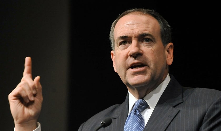 Huckabee ainda ressaltou que se for eleito como presidente, irá rescindir imediatamente o acordo com o Irã.