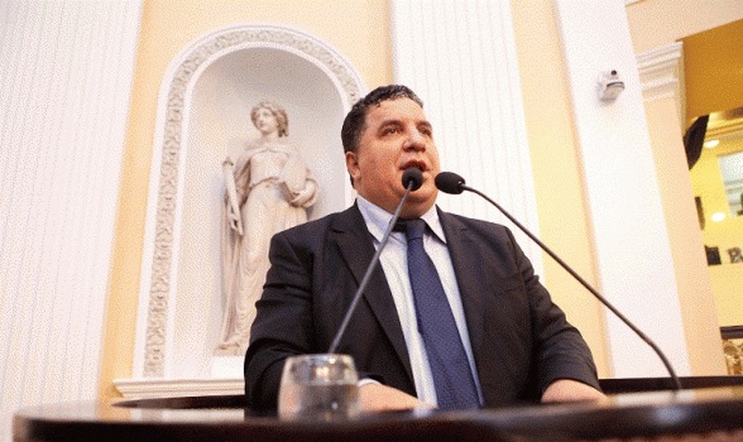 O deputado e pastor Cleiton Collins (PP) afirmou que a nova pasta da Secretaria de Desenvolvimento Social do Pernambuco traz propostas que privilegiam o movimento LGBT