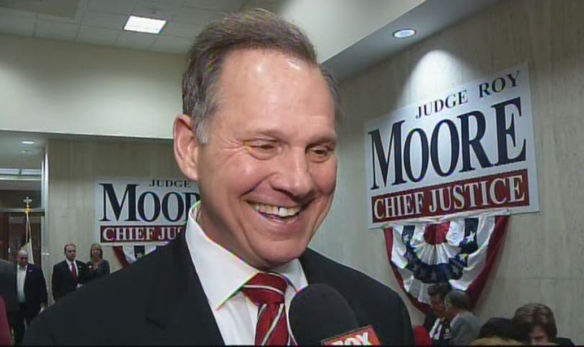 Roy Moore é chefe do Tribunal Superior do Alabama (EUA)