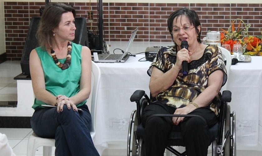 A pastora Anete Roese (à esquerda) e Maria da Penha (à direita) foram as palestrantes convidadas para o Seminário "Justiça de Gênero", realizado pela Diaconia, em Fortaleza (CE).