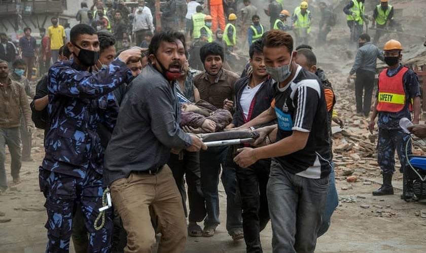 Equipes de ajuda humanitária têm se mobilizado para dar apoio às vítimas desta catástrofe, que segundo a ONU, já afeta 8 milhões de pessoas (um quarto da população do país).