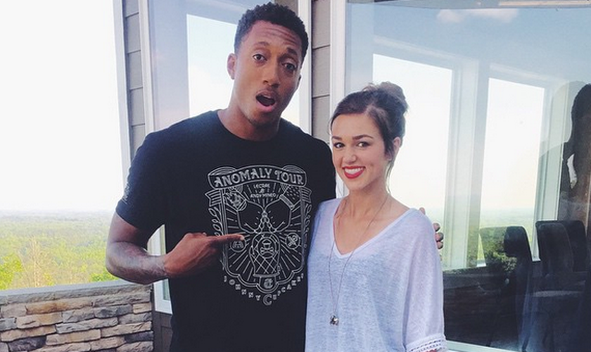 O rapper Lecrae e a jovem cantora Sadie Robertson compartilharam fotos antes do evento, nas mídias sociais.