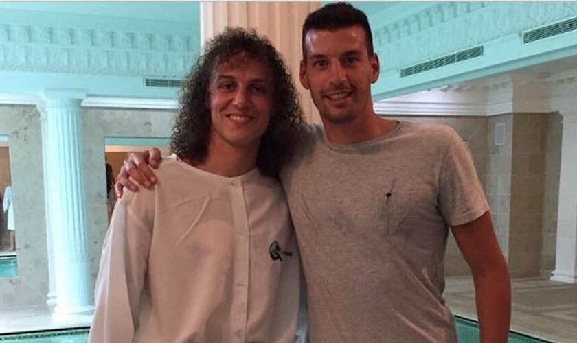 David Luiz e o jogador do Grêmio Novorizontino Bruno Perone.