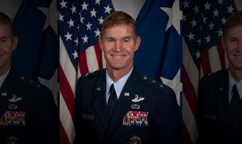 Craig Olson é Major General da Força Aérea dos Estados Unidos e diretor executivo do programa na Base Aérea de Hanscom, em Massachusetts, onde tem mais de 2.200 pessoas sob seu comando.
