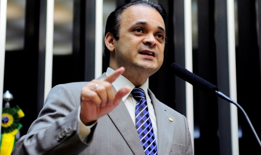 Roberto de Lucena é deputado federal licenciado, Secretário de Turismo do Estado de São Paulo e da Frente Parlamentar Mista para Refugiados e Ajuda Humanitária.