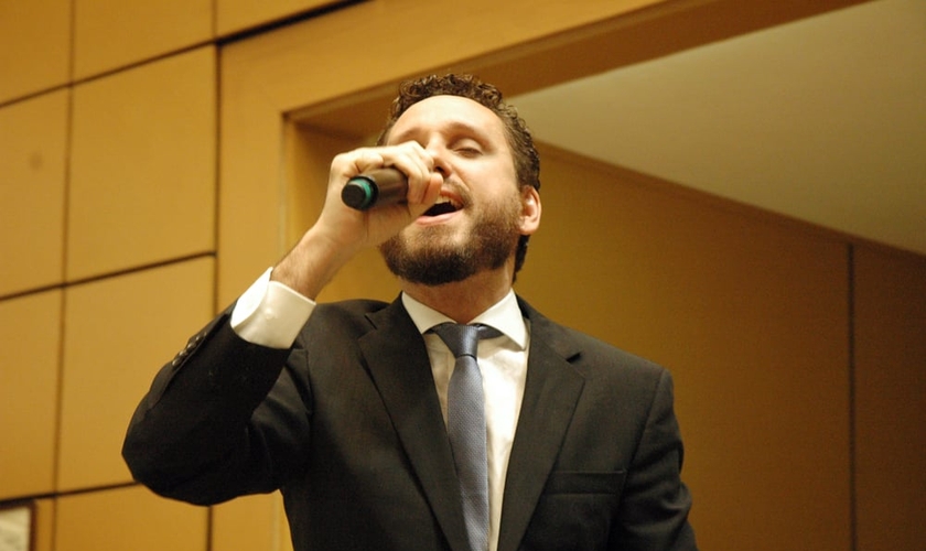 Leonardo Gonçalves durante apresentação na Assembleia Legislativa do Estado de São Paulo. (Guiame/ Marcos Paulo Corrêa)