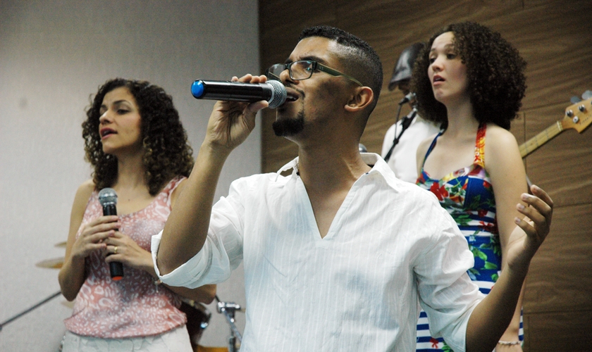 Gênesis Guimarães, idealizador do grupo Saviur'Songs.