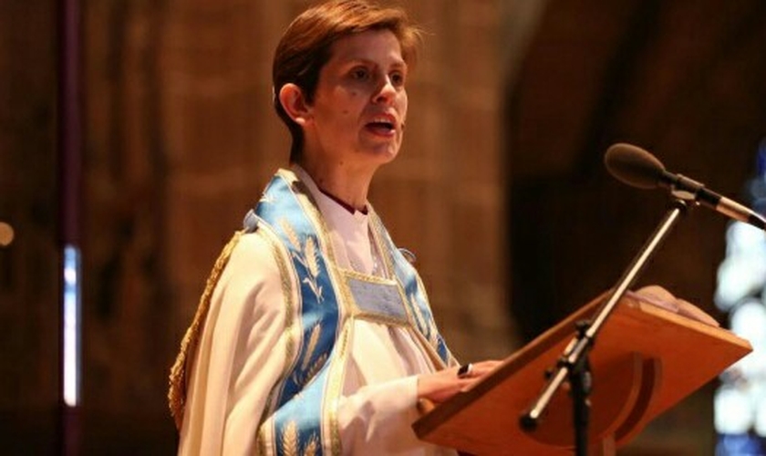 Rev. Libby Lane, primeira bispa mulher da Igreja da Inglaterra desde março.