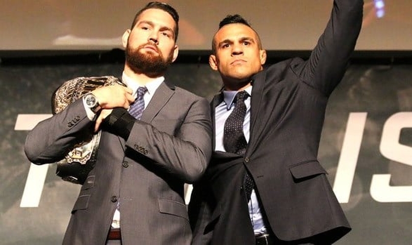 Tanto Chris Weidman como Vitor Belfort assumem publicamente sua fé cristã e, apesar dos embates no octógono, a amizade se mantém fora dele.