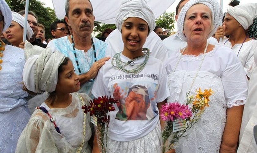 No último dia 14, Kailane Campos, de 11 anos, levou uma pedrada na cabeça por estar vestida com roupas do Candomblé. (Carlos Moraes/O Dia)