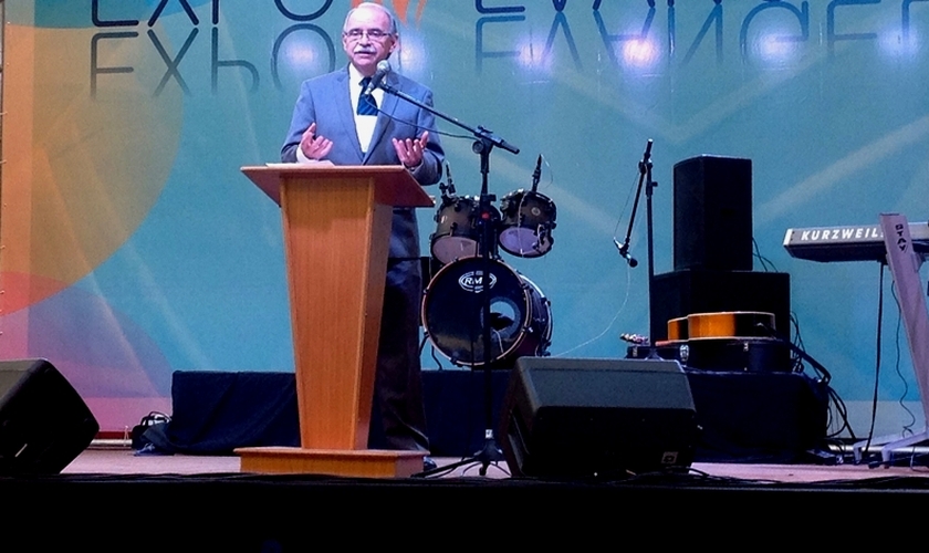 Dr. Ednilton Soarez é educador, empresário e reitor da Faculdade 7 de Setembro (Fortaleza - CE), que integra uma das mais respeitadas redes de ensino do Brasil.