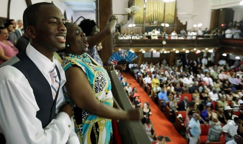 Culto na igreja que foi alvo de atentado em Charleston, neste domingo (21)