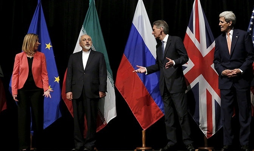 Da esquerda para a direita: Alta Representante da União européia para Negócios Estrangeiros e Política de Segurança, Federica Mogherini; Ministro das Relações Exteriores do Irã, Mohammad Javad Zarif; Secretário do Exterior Britânico, Philip Hammond e Secr