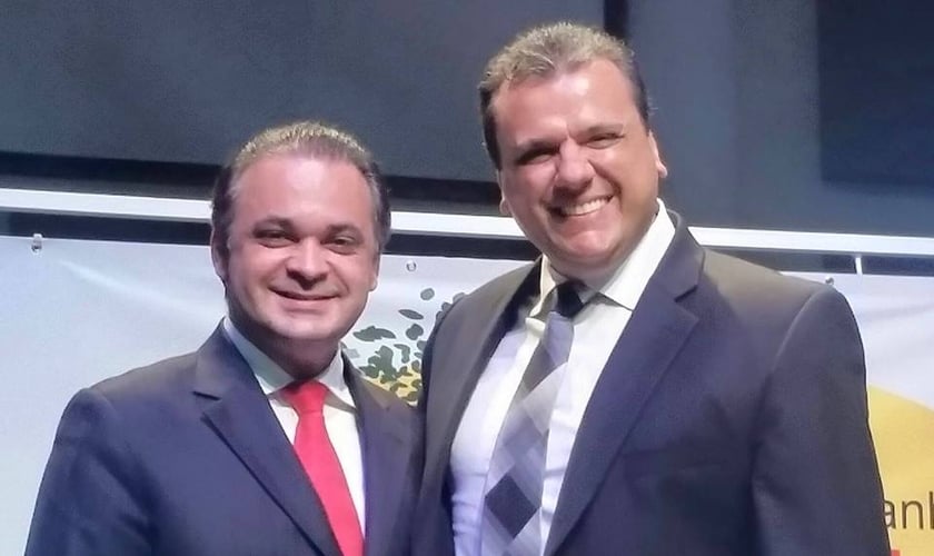 Roberto de Lucena e o pastor Rafael Borges, líder da Igreja Batista das Amoreiras, em Campinas. (Foto: Arquivo pessoal)