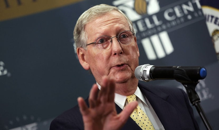 Senador Mitch McConnell's é republicano e representante do Estado de Kentucky.