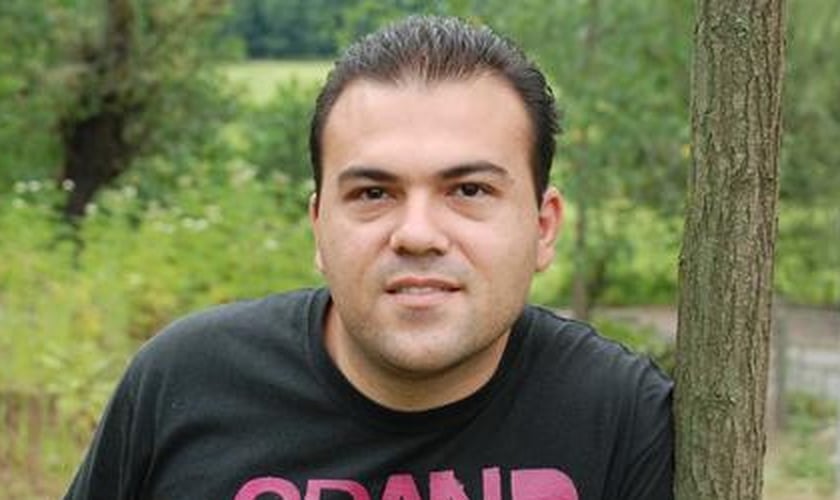 "Nasim foi a primeira garota a se tornar cristã após a minha irmã, Zibandeh Abedini", revelou o pastor. (Foto: Reprodução).