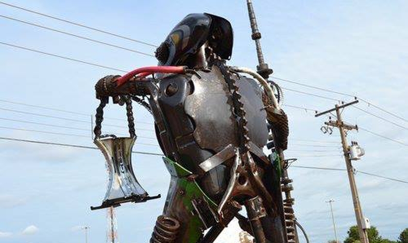 O monumento criado pelo escultor Genival Soares foi inaugurado no dia 13 de maio de 2013 e retirado do na última terça-feira, 26 de janeiro. (Foto: Reprodução/ Tangara Online)