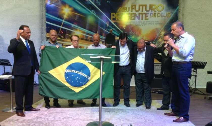 Pastores da Grande São Paulo em momento de oração pelo Brasil (Foto: Reprodução/TV Berno)