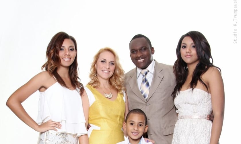 Pastor Robson Staines e sua família. (Foto: Divulgação)