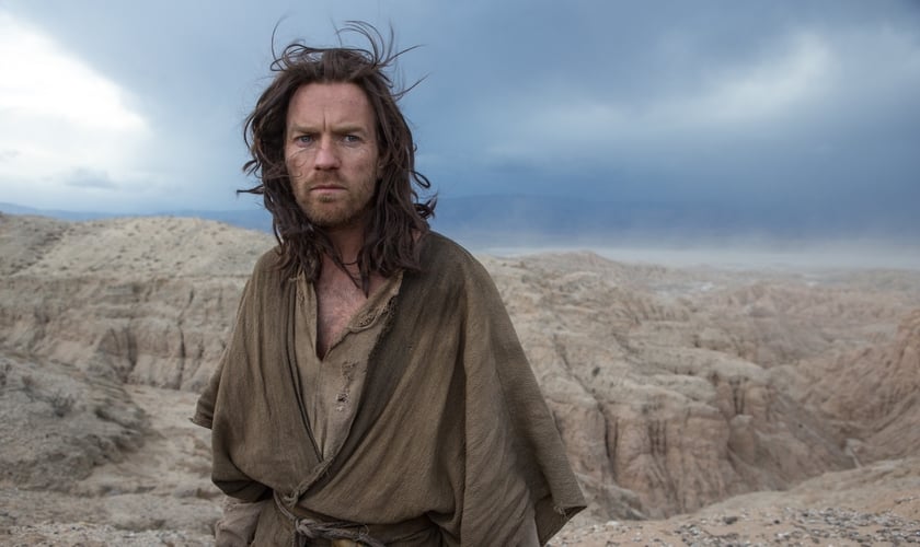 Jesus viaja sozinho pelo deserto durante 40 dias de jejum e oração. (Foto: Emmanuel Lubezki)