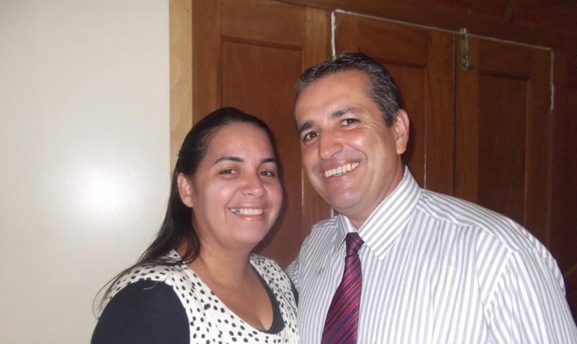 Pastor Ronaldo Romero e sua esposa, Joelma de Oliveira Romero. (Foto: Reprodução/Facebook)