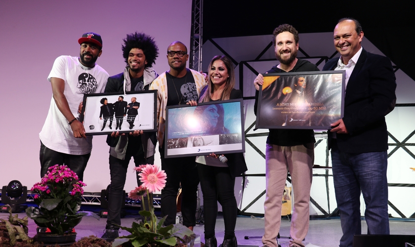 Cantores foram reconhecidos e premiados pela Sony diante do alcance nas redes socias. (Foto: Guiame/ Marcos Paulo Corrêa)