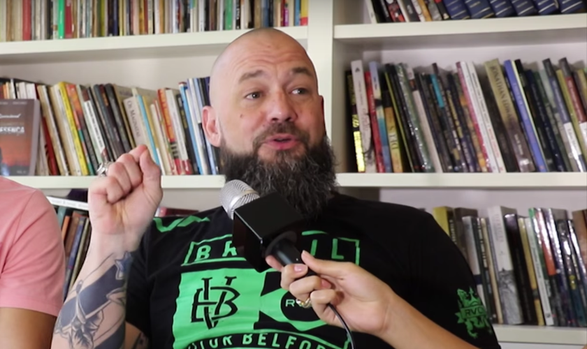 Jason Lee ressalta que é em um cenário de crises que Deus deseja manifestar sua glória, em cada indivíduo. (Foto: Reprodução/Youtube/Guiame Notícias)