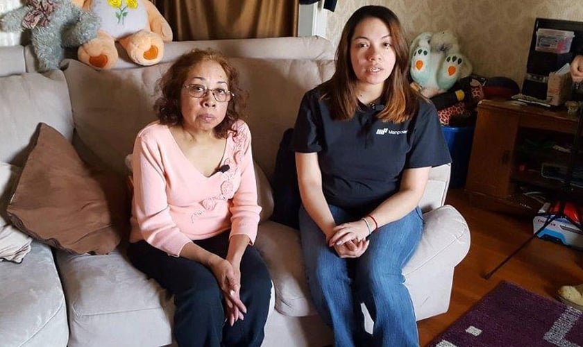 Julia e Denyce, avó e mãe de Ryu Pena, que morreu aos 4 anos. (Foto: Beth McDonough/KSTP)