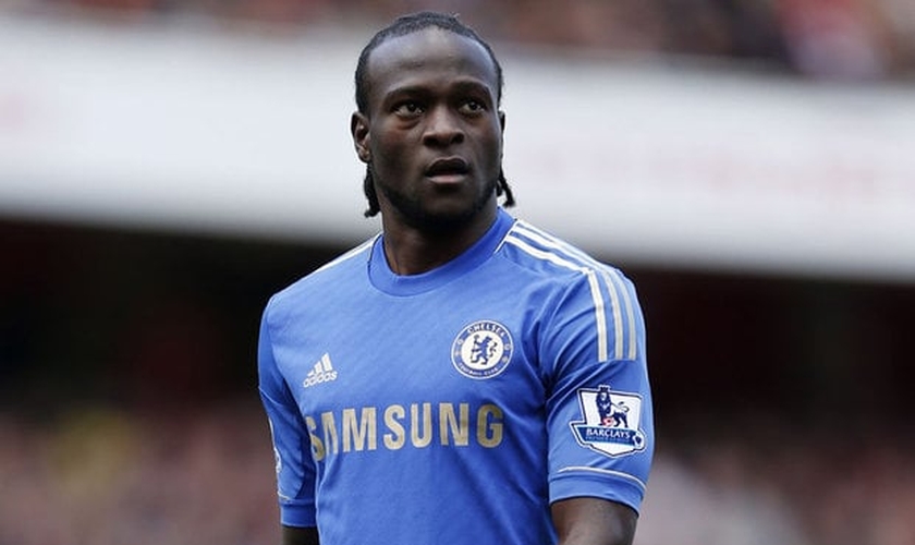 Hoje, Victor Moses é titular da ala direita do Chelsea, líder do Campeonato Inglês. (Foto: Reprodução)