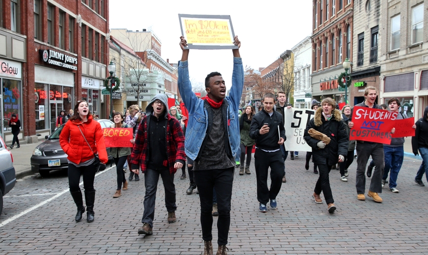 Protesto de estudantes de uma universidade em Ohio, nos Estados Unidos. (Foto: Daniel Rader)