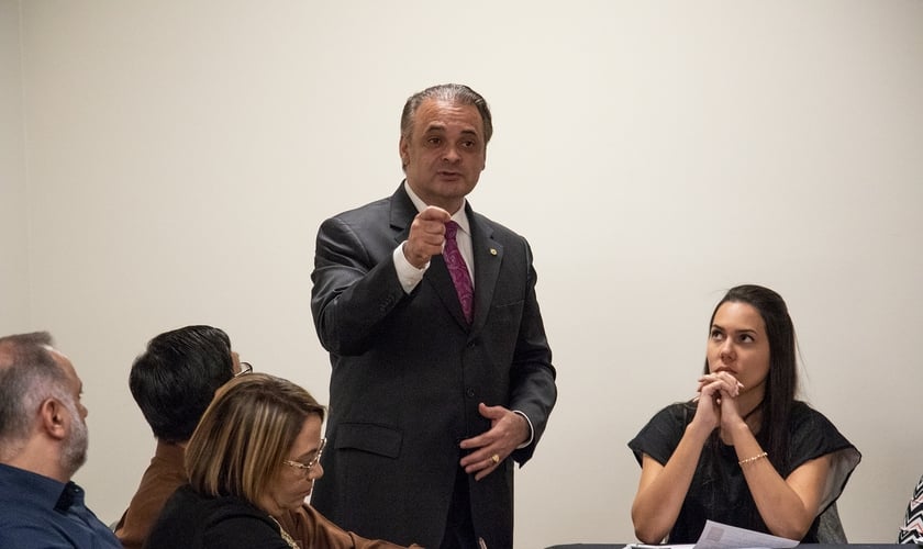 Pastor e deputado federal Roberto de Lucena em reunião com o Conselho Apostólico Brasileiro. (Foto: Guiame/Marcos Paulo Corrêa)
