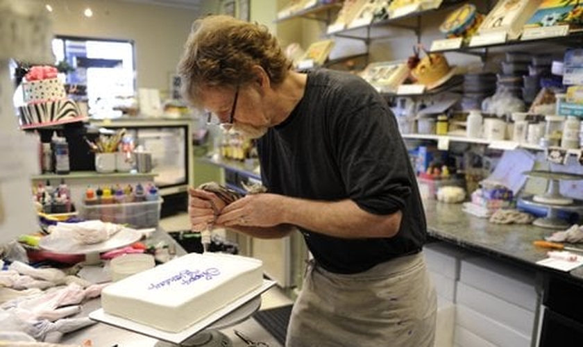 Jack Phillips foi processado por um casal homossexual, ofendido por grupos LGBT e recebeu diversas ameaças anônimas, após se recusar a fazer um bolo para um casamento gay. (Foto: Lindsay Pierce/The Denver Post)