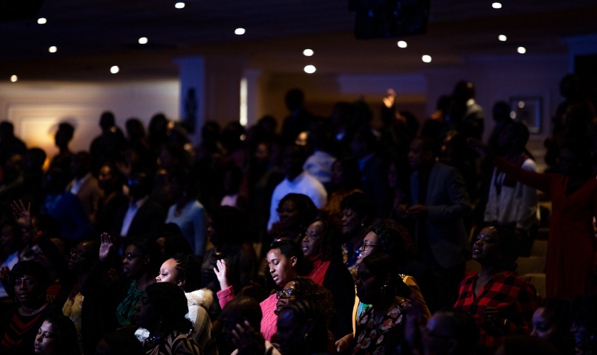 Culto na igreja Christian Cultural Center, no Brooklyn. (Foto: Demetrius Freeman/The New York Times)