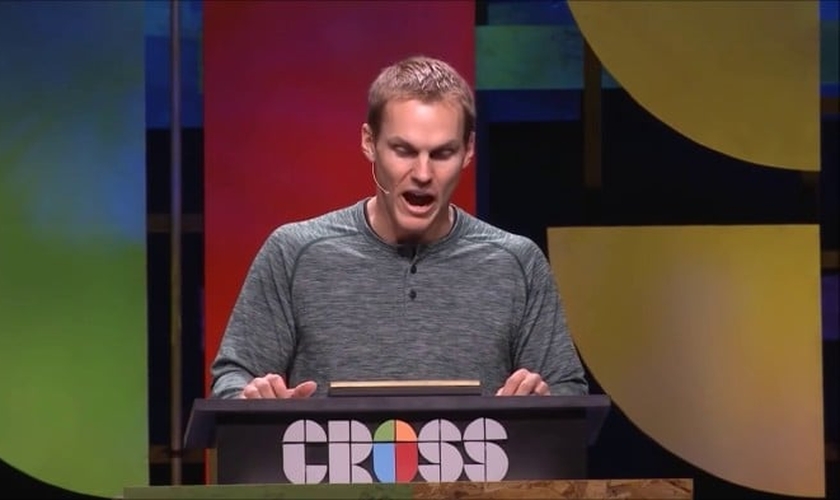 David Platt, pastor da igreja McLean Bible, durante pregação na Conferência Cross19, em Kentucky. (Foto: Reprodução/YouTube).