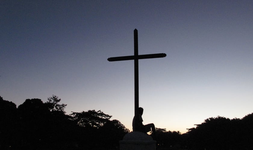 Firmado na cruz. (Foto: Jussara Romão/Unsplash)