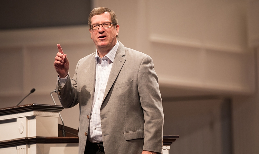 O autor Lee Strobel teve sua história contada no filme Em Defesa de Cristo. (Foto: Universidade Batista de Dallas)
