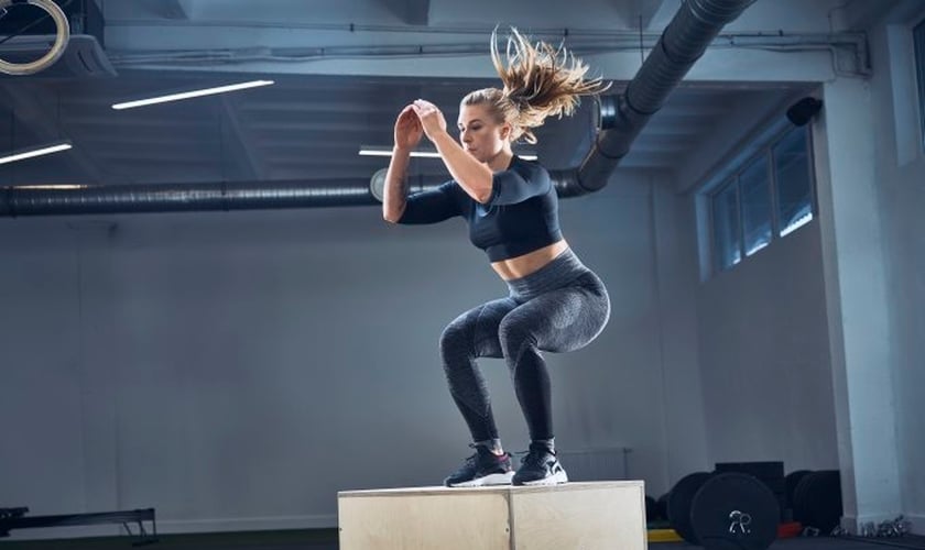 É possível colocar mais movimento no dia a dia e se alimentar melhor sem pirar. (Foto: Getty Images)