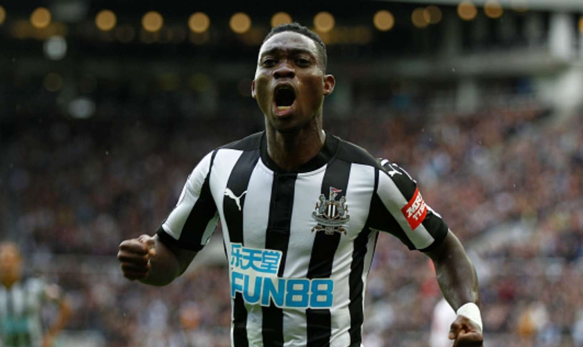Christian Atsu, meio-campista do Newcastle, da Inglaterra. (Foto: Reprodução/Getty)